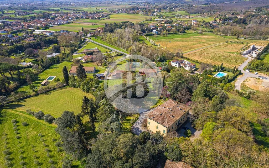 Property photo 3 of 33