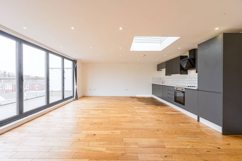 Property photo 2 of 27