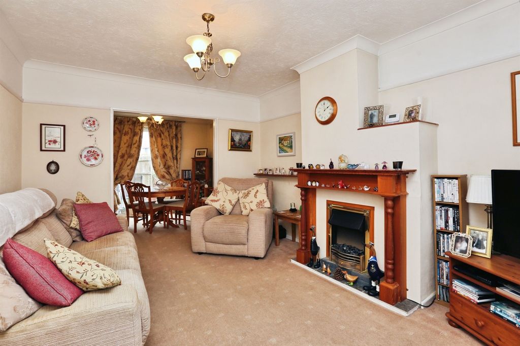 Property photo 2 of 20