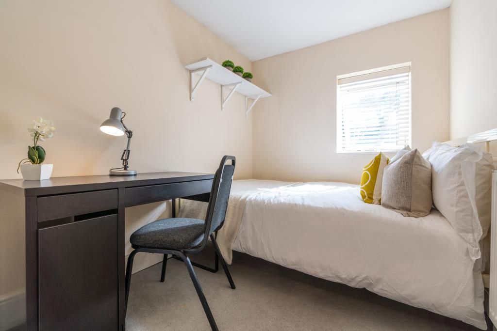 Property photo 2 of 12 53 Purley Road - Bedroom