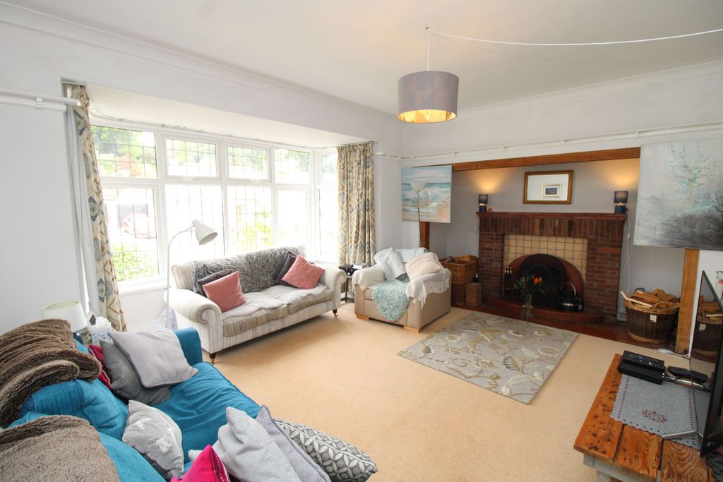 Property photo 3 of 32