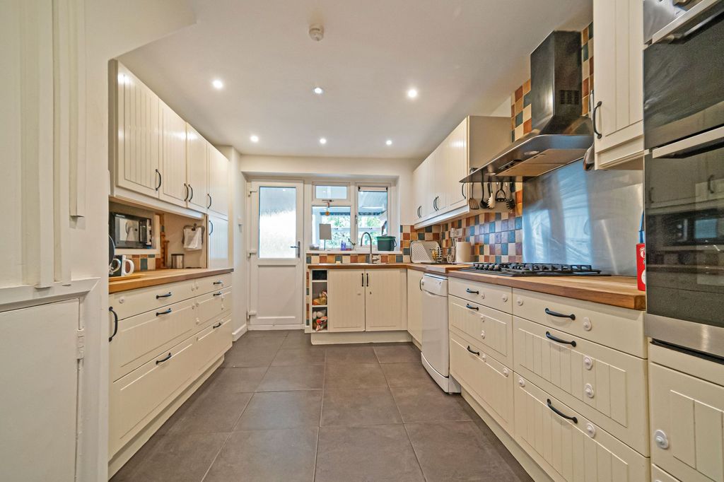 Property photo 2 of 29