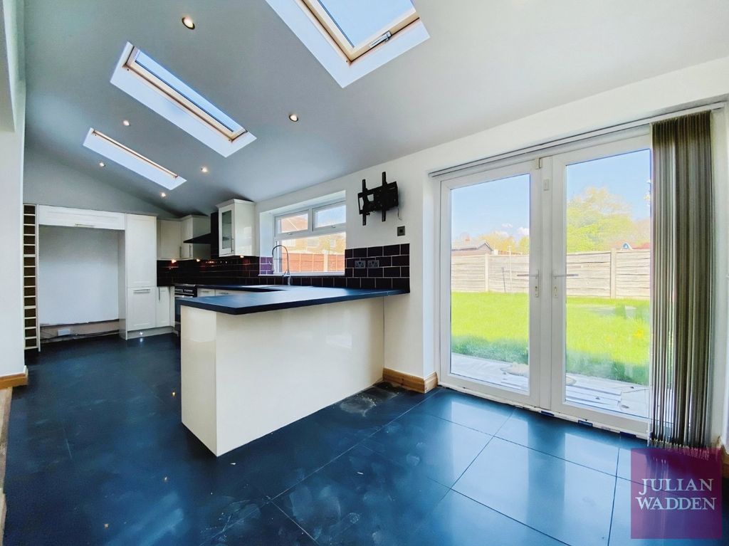 Property photo 2 of 13 Picture No. 17