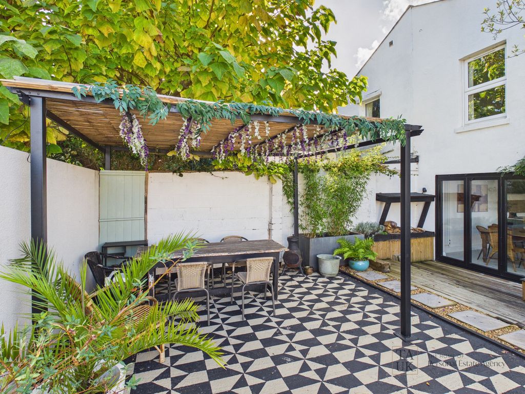 Property photo 2 of 49