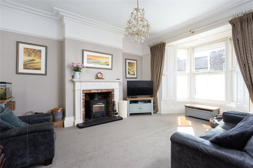 Property photo 2 of 19 Sitting Room