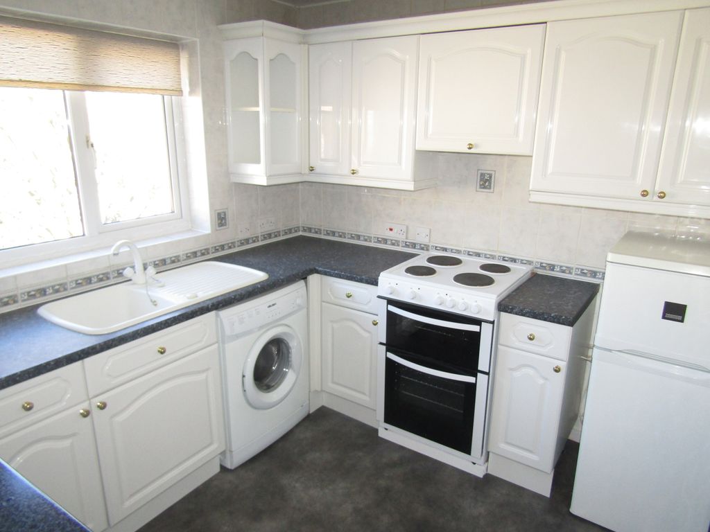 Property photo 2 of 6 Kitchen