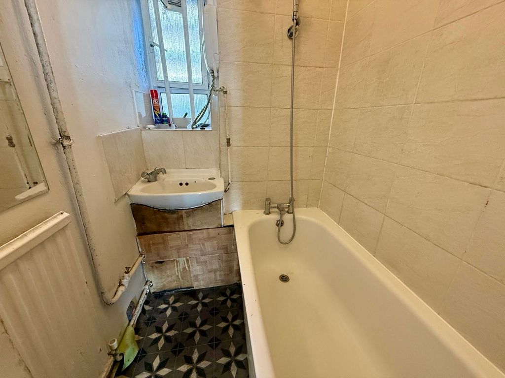 Property photo 3 of 4