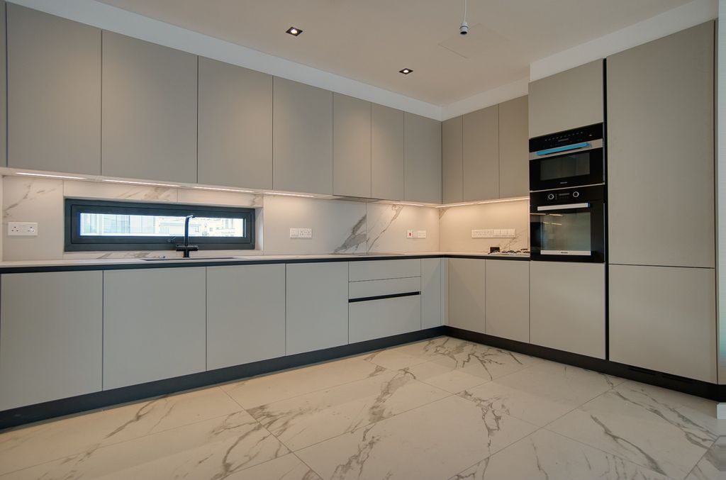 Property photo 3 of 30