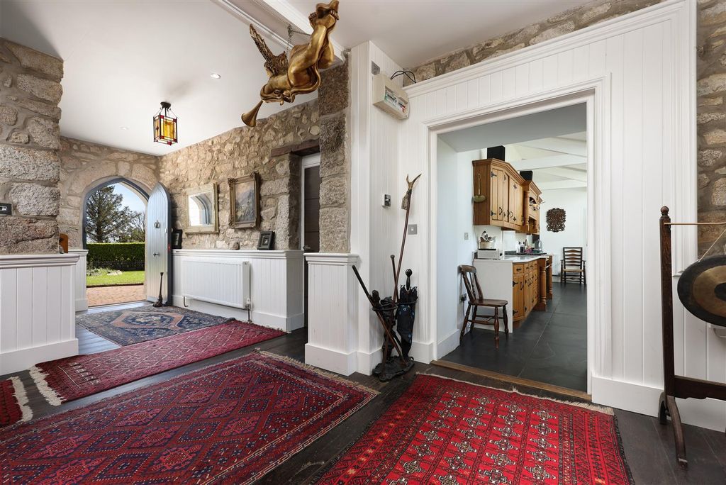 Property photo 2 of 31