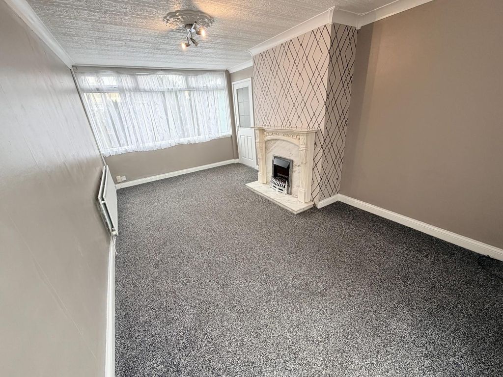 Property photo 2 of 20 Lounge