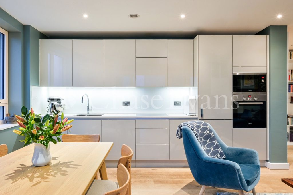 Property photo 2 of 18 Kitchen