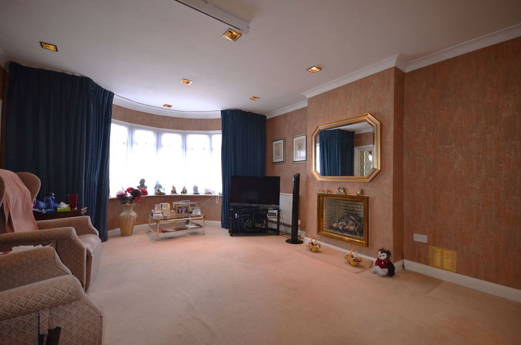 Property photo 3 of 22