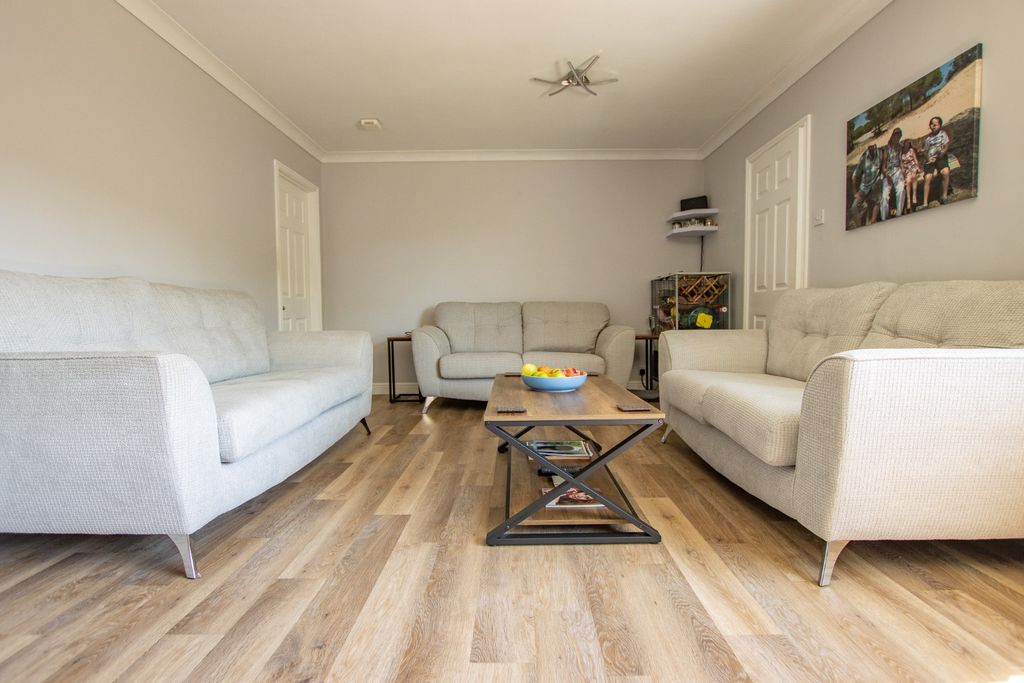 Property photo 3 of 31 4814187