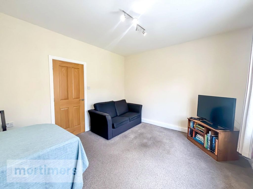 Property photo 3 of 10 Living Room