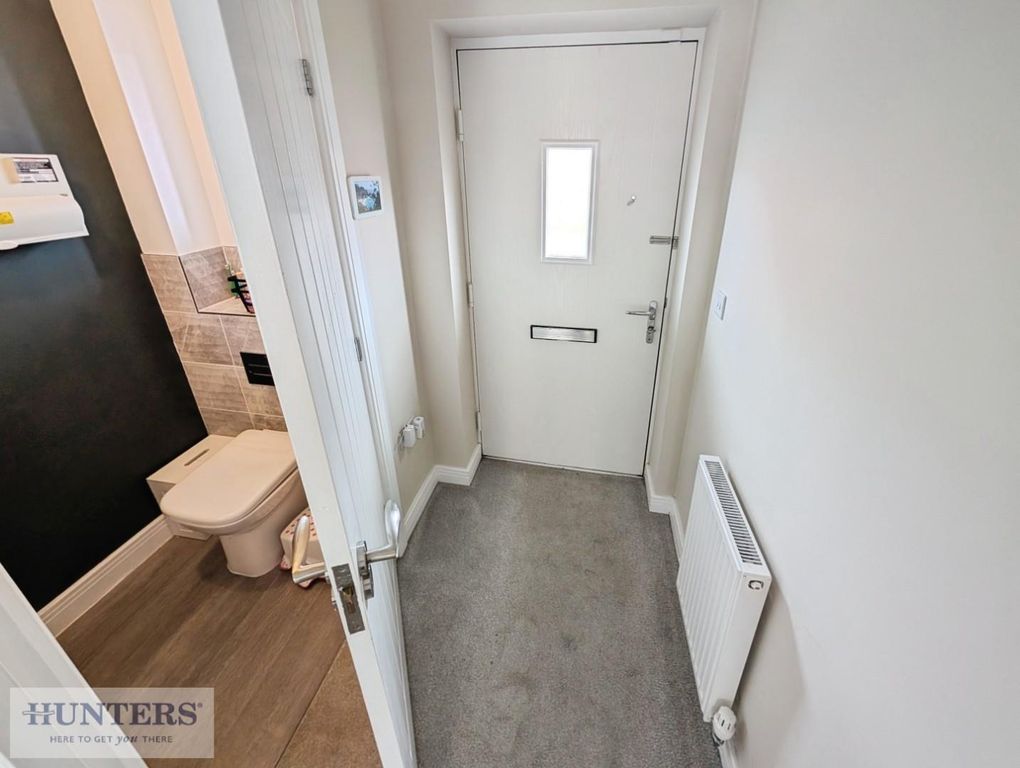 Property photo 3 of 17 Entrance Hallway