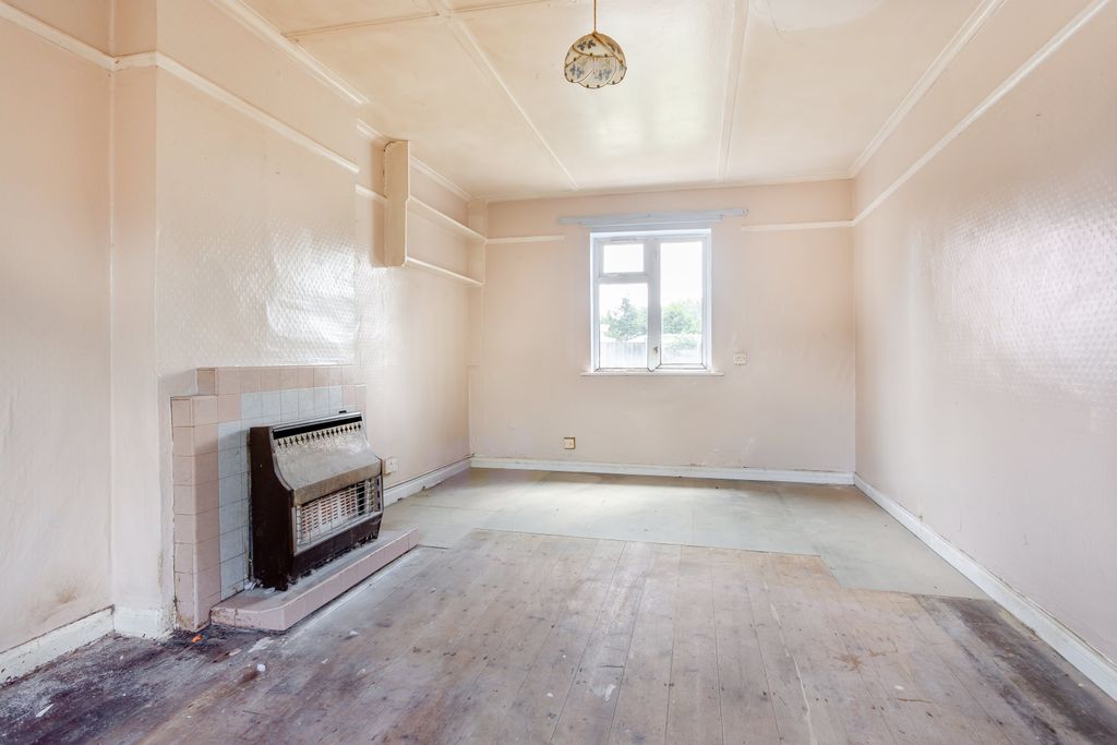 Property photo 3 of 28