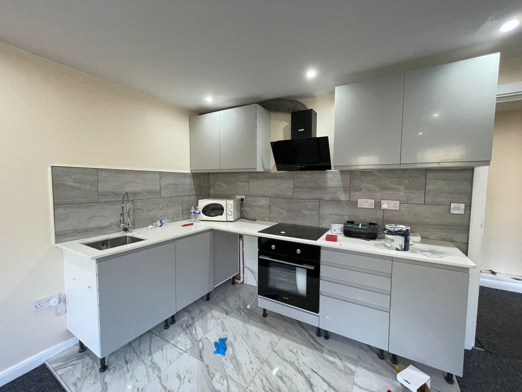 Property photo 1 of 5 One Bedroom, 1 Bathroom To Rent In Southall, Ub2