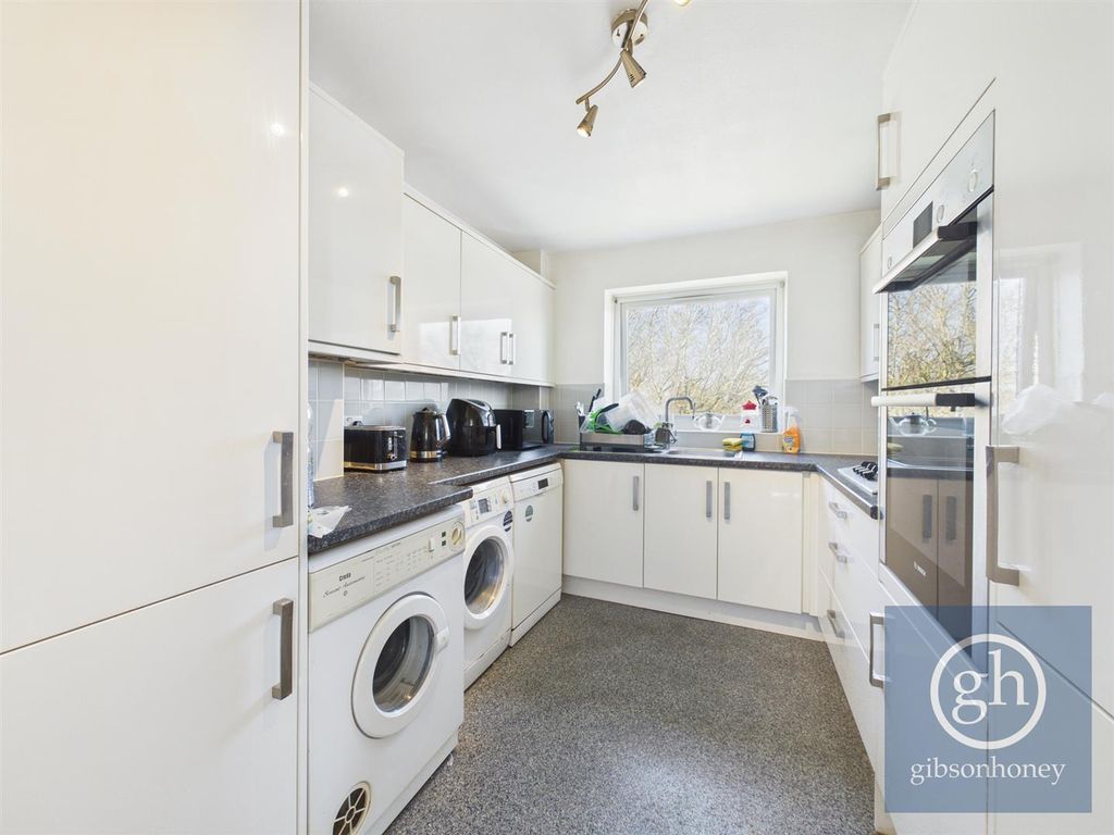 Property photo 3 of 9 Cam05080G0-Pr0308-Still002.Jpg