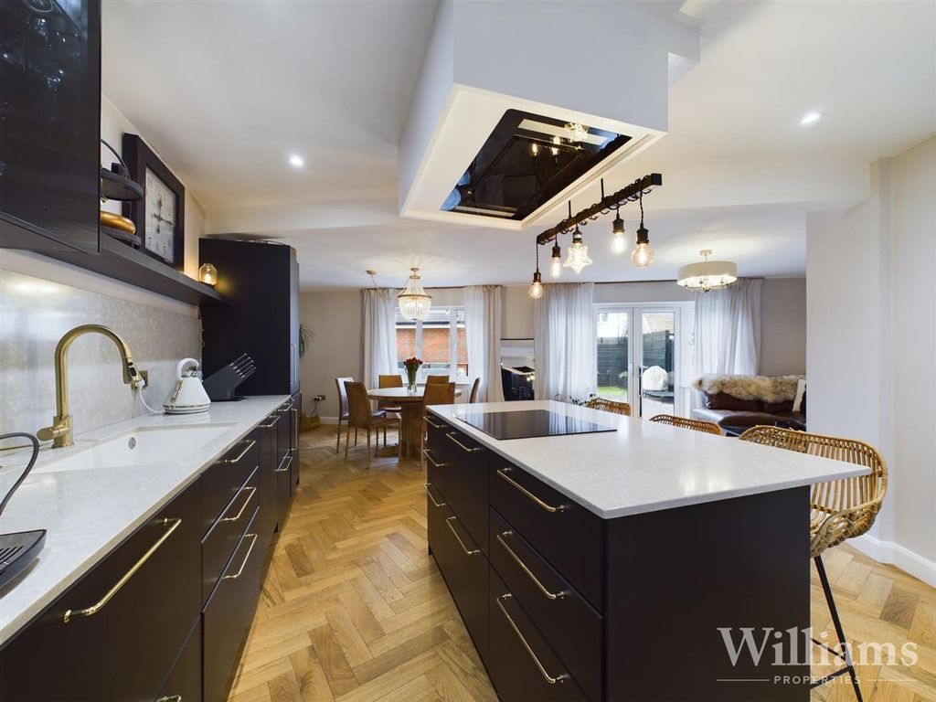 Property photo 2 of 18 Cam02962G0-Pr0076-Still005.Jpg