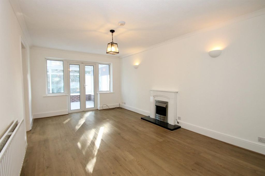 Property photo 2 of 14 Thumbnail_Img_9926.Jpg