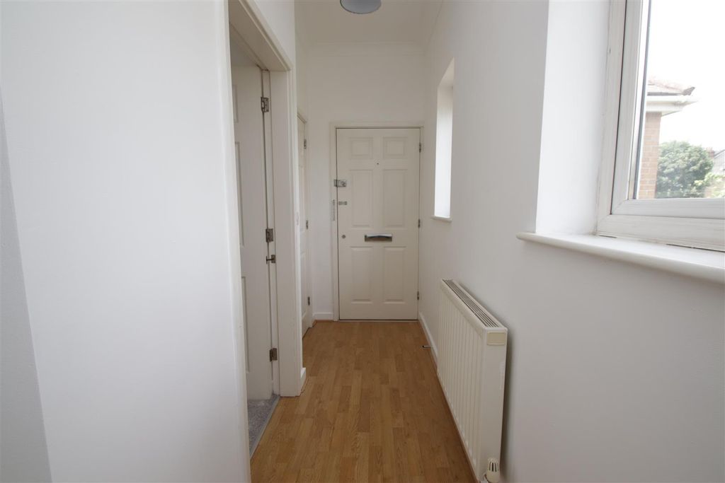Property photo 3 of 14 Hallway