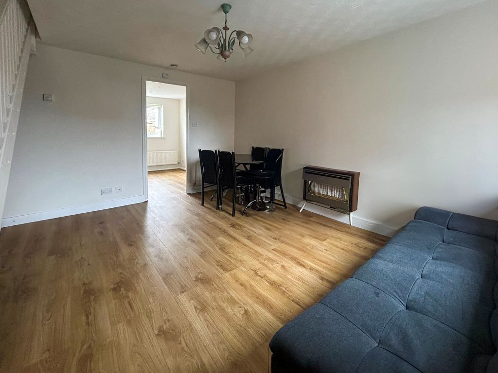 Property photo 3 of 14 Lounge