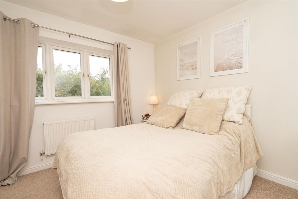 Property photo 3 of 16 Master Bedroom