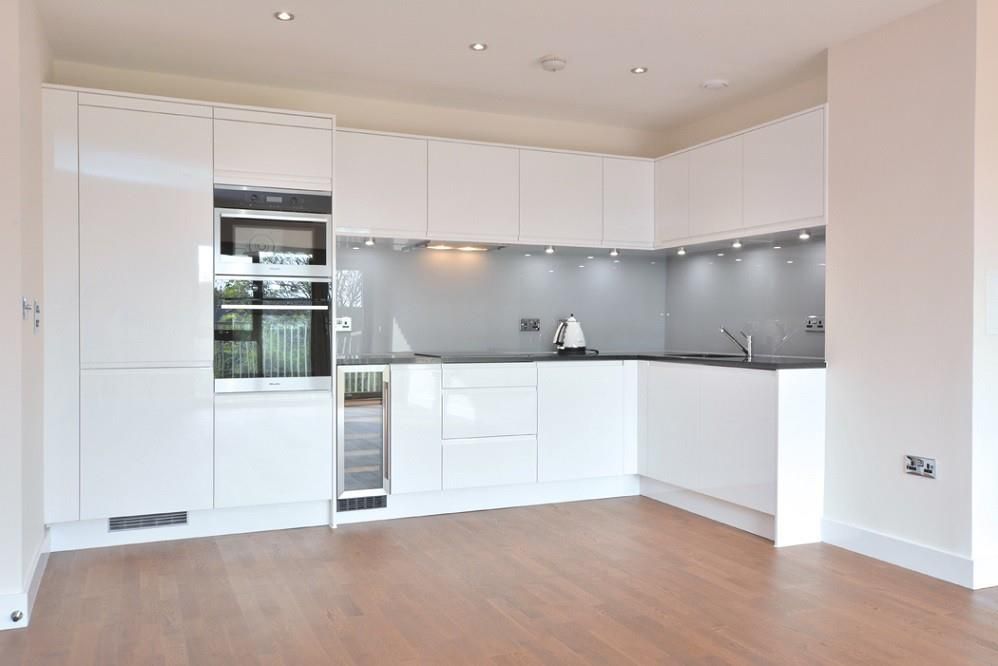 Property photo 3 of 9 Kitchen