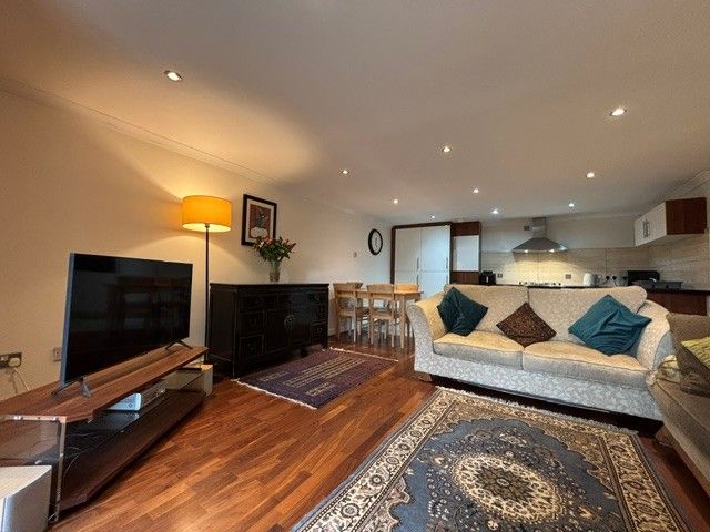 Property photo 3 of 13 Lounge