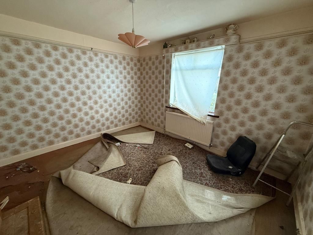 Property photo 3 of 10 Living Room