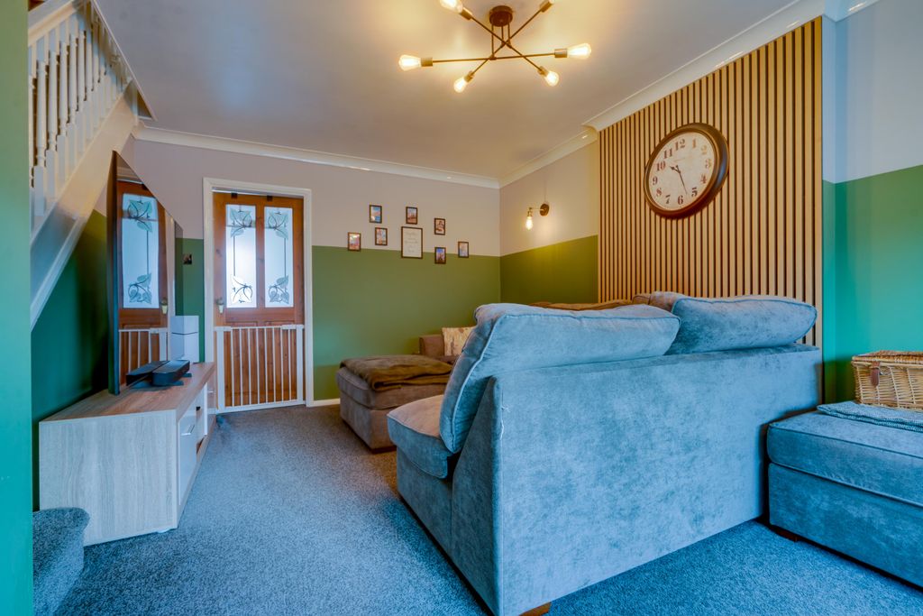 Property photo 3 of 22 Lounge  3