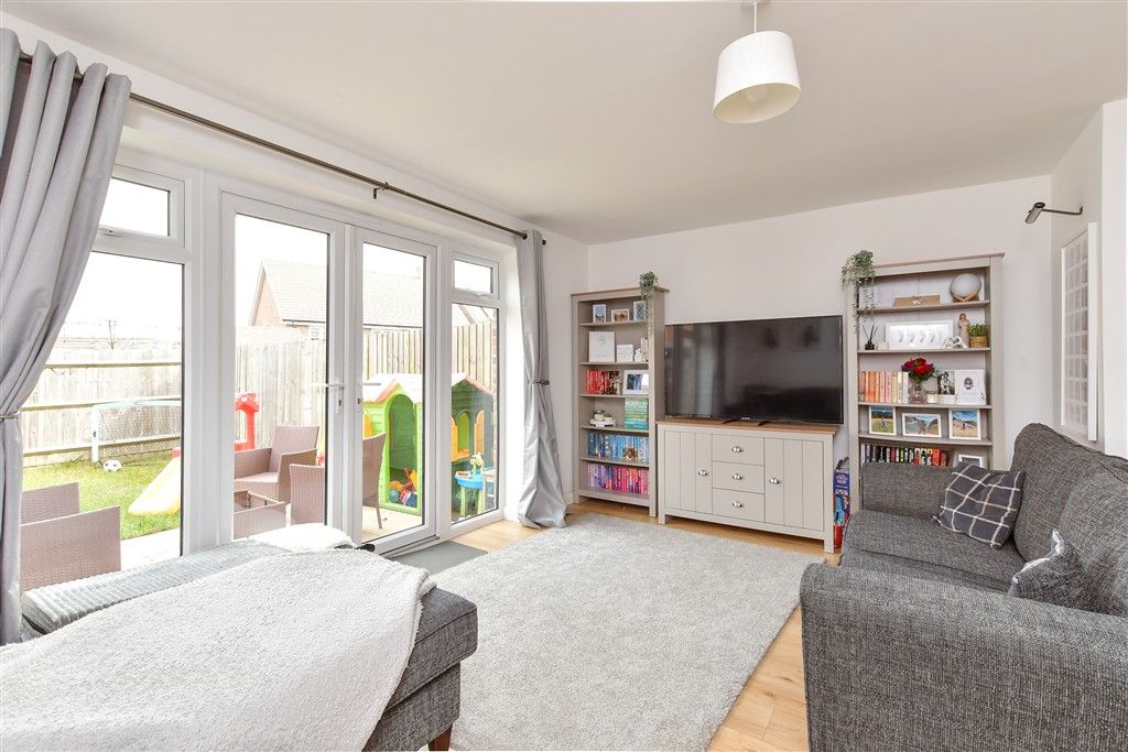 Property photo 3 of 9 Lounge