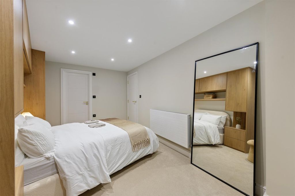 Property photo 3 of 10 4Highamrd-Showflatweb34.Jpg