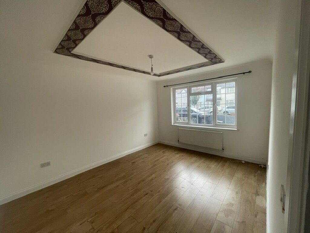 Property photo 2 of 10 Bedroom1