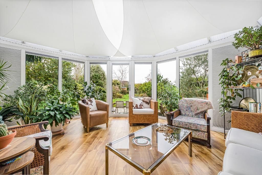 Property photo 3 of 19 Conservatory