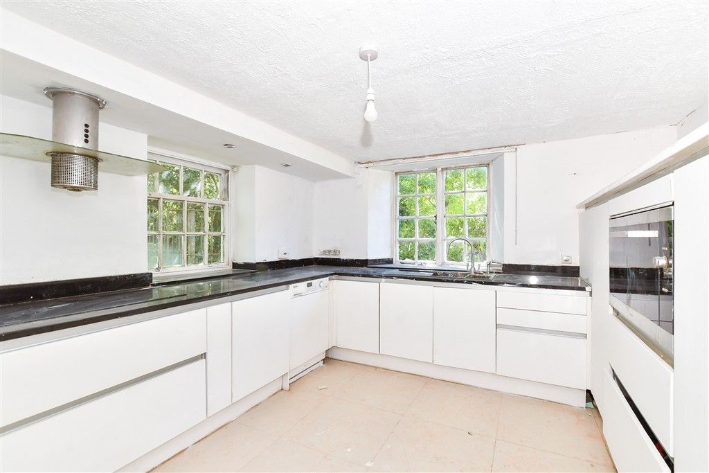 Property photo 3 of 27 Kitchen