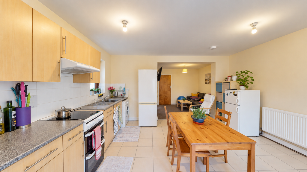 Property photo 1 of 6 Communal Kitchen - Angle 2