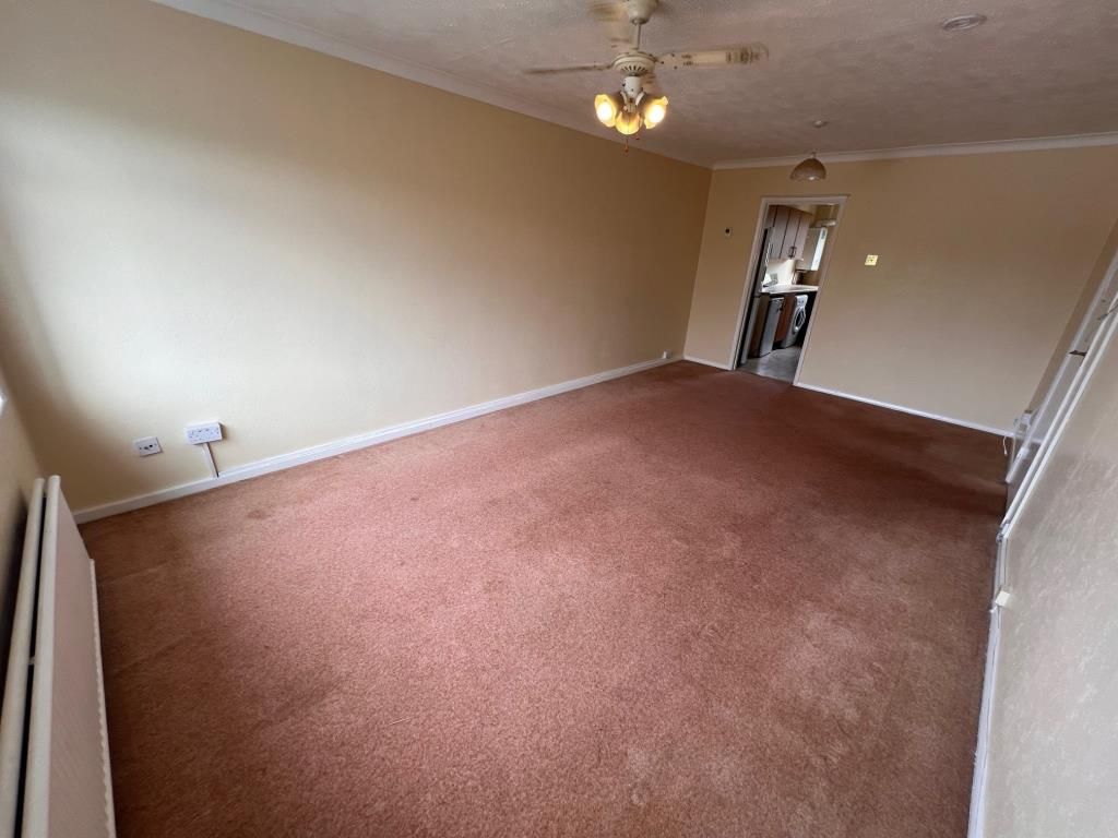 Property photo 3 of 6 Living Room