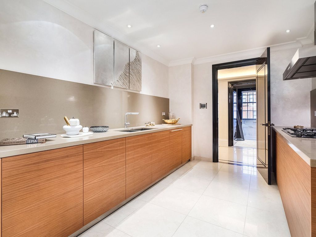 Property photo 2 of 21 Corinthia Residences