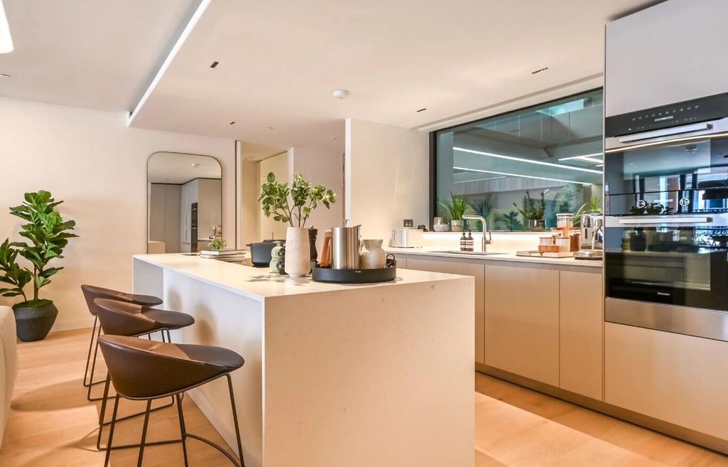 Property photo 1 of 11 Kitchen