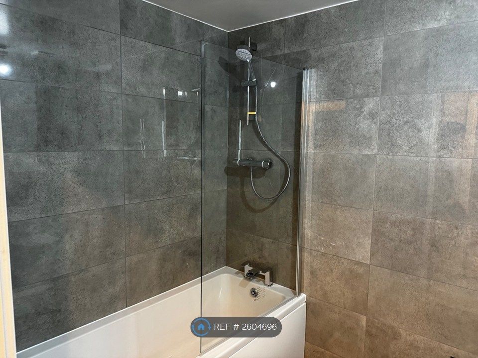 Property photo 3 of 12 Shower / Bath