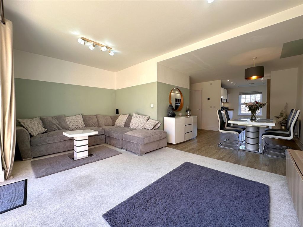 Property photo 2 of 23 Open-Plan Living/Dining Space 092