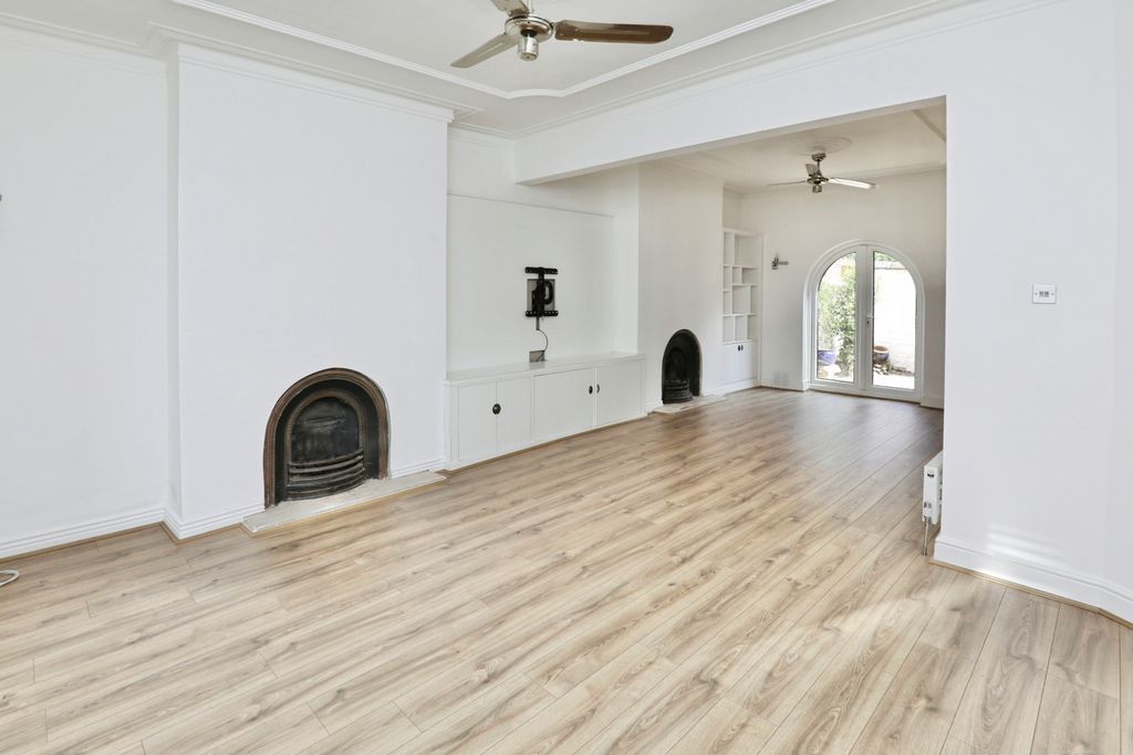 Property photo 3 of 18 2
