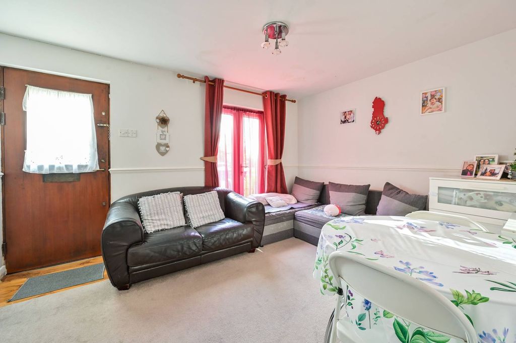 Property photo 3 of 5