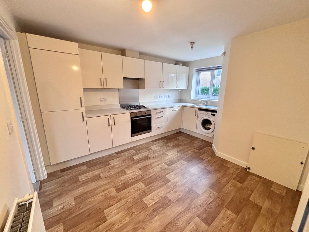 Property photo 2 of 11 Kitchen