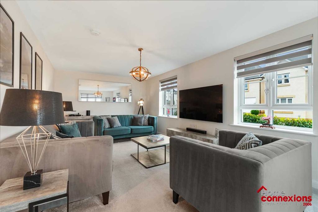 Property photo 2 of 33 Lounge (1)