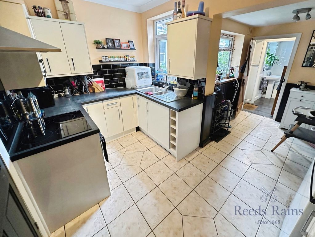 Property photo 3 of 9 Kitchen Diner