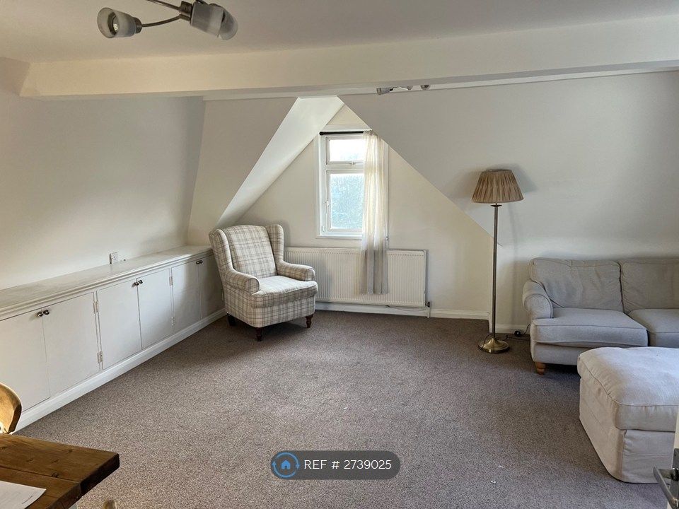 Property photo 2 of 8 Lounge