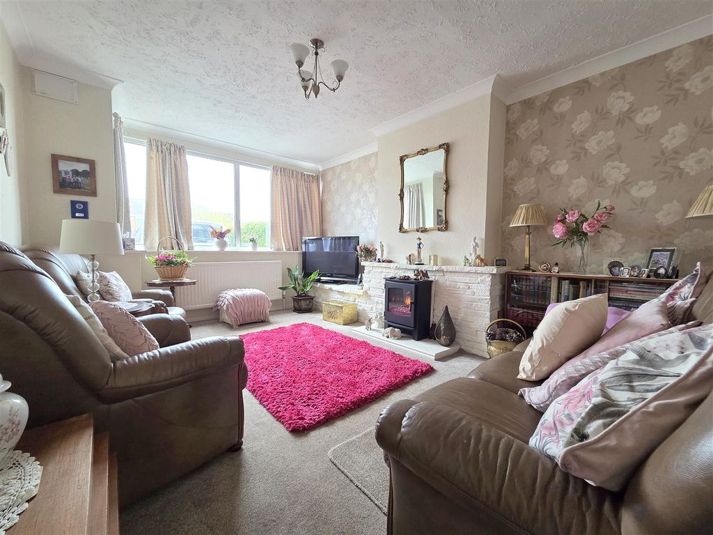 Property photo 3 of 14 Living Room