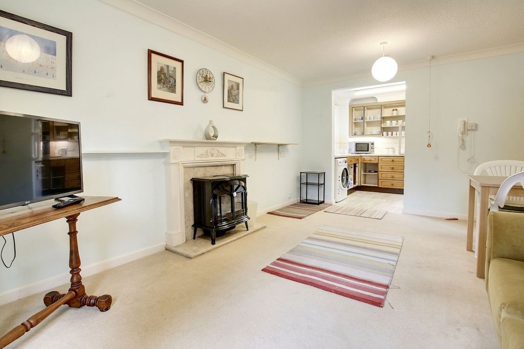 Property photo 2 of 24